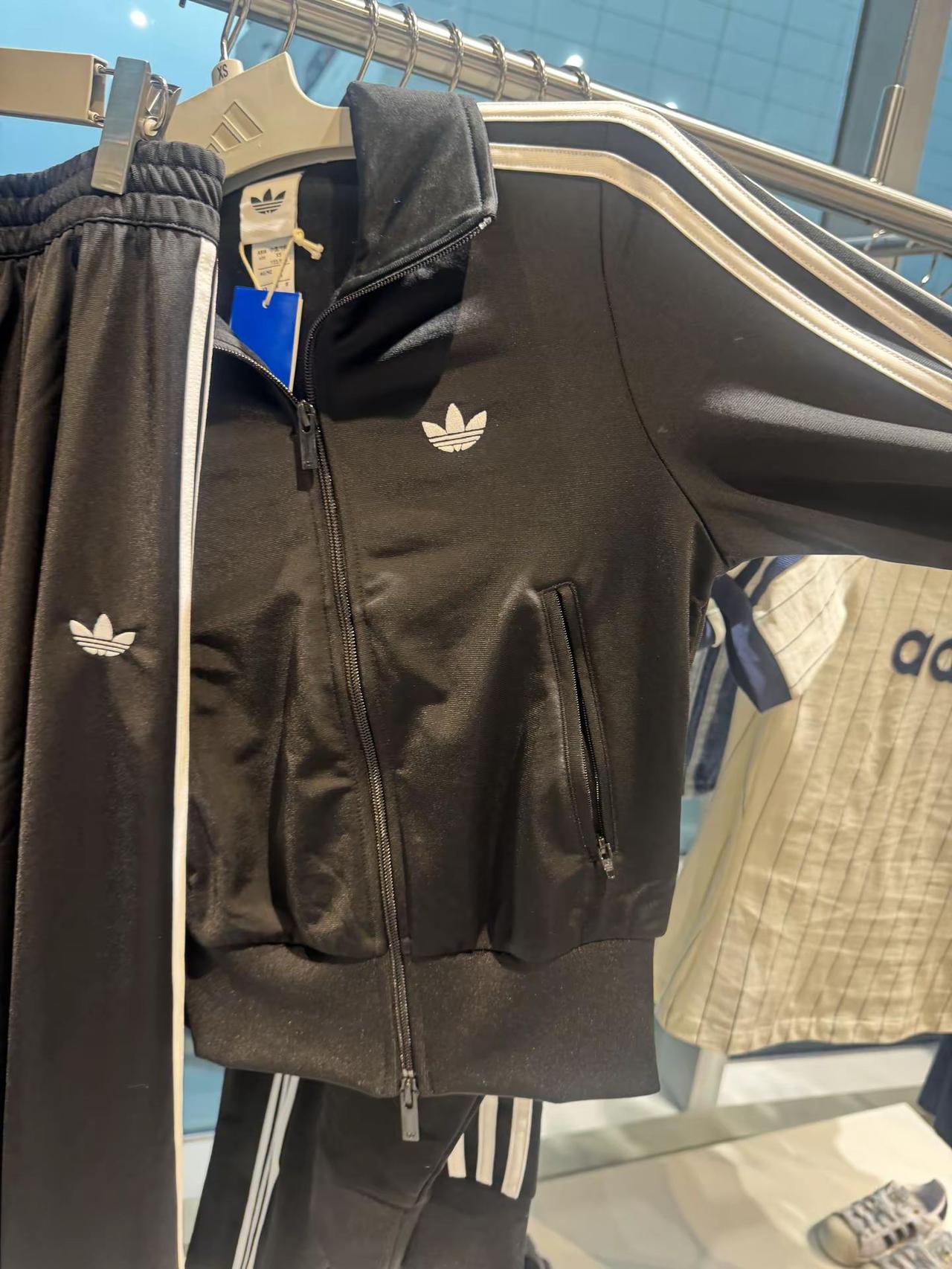 上新一波外套～迎接秋天🍃阿迪达斯 adidas 韩版阿迪 新款阿迪达斯外套