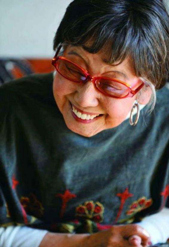 95岁日本知名心理医生再次语出惊人，她说：“活着不必太用力人生，只要能够照亮一个