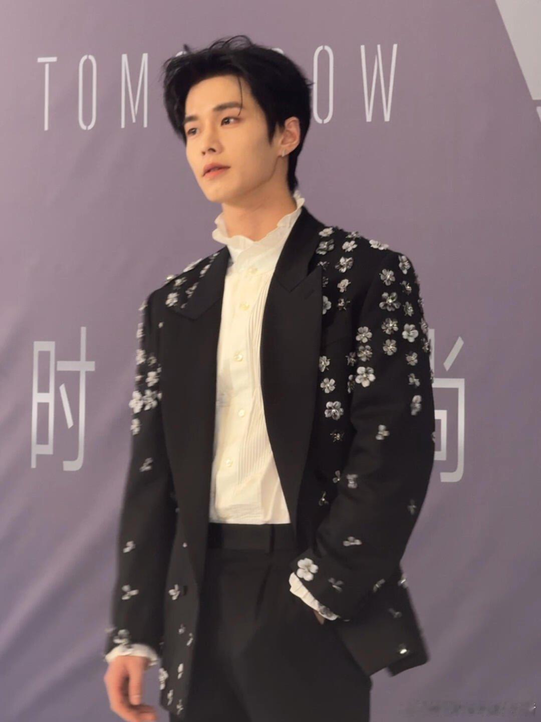 何与、刘宇、陈立农红毯生图，谁最佳？