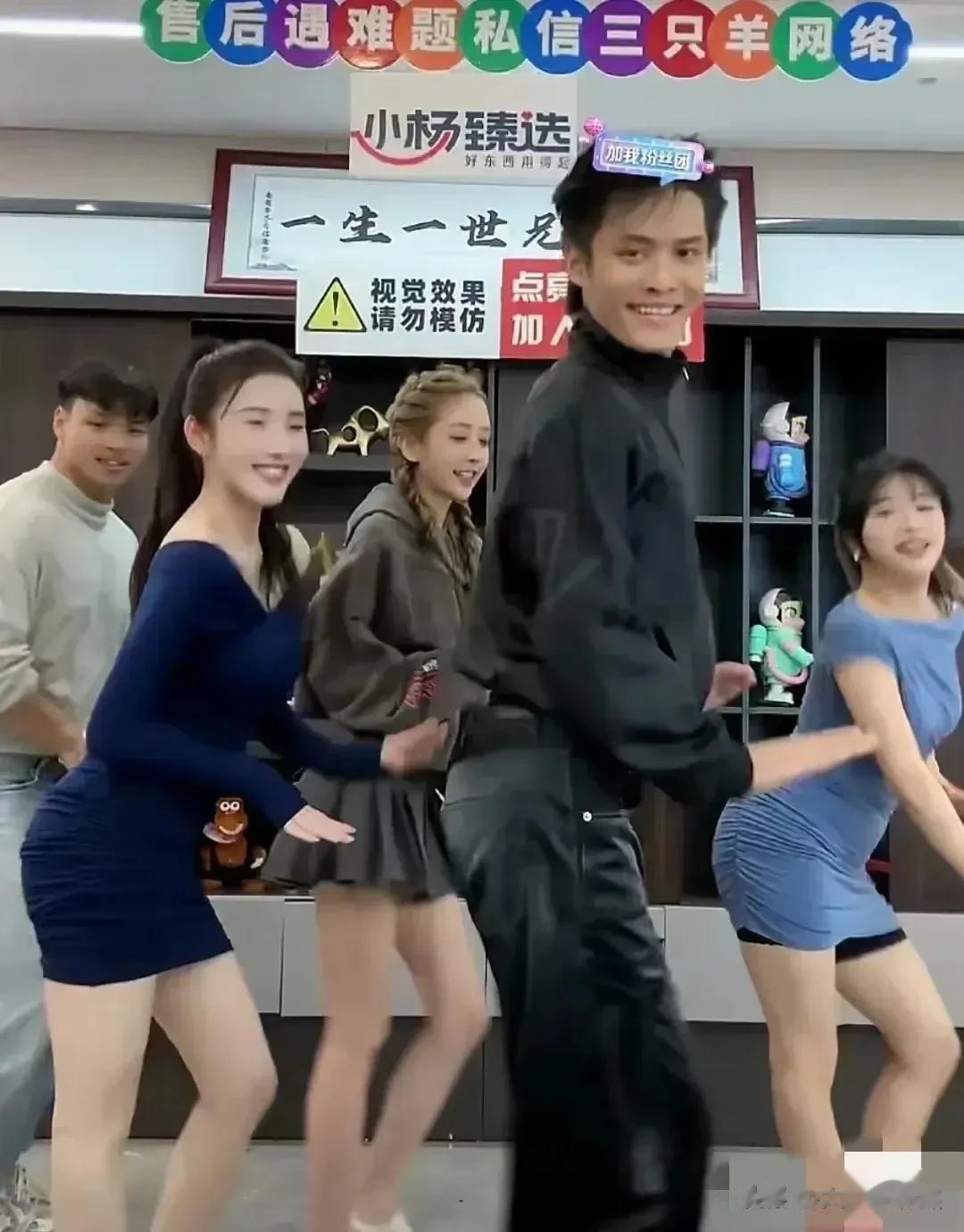 低俗表演低俗的看，但不得不服……我只能说无脑人太多太多了……

低俗无聊而且渣渣