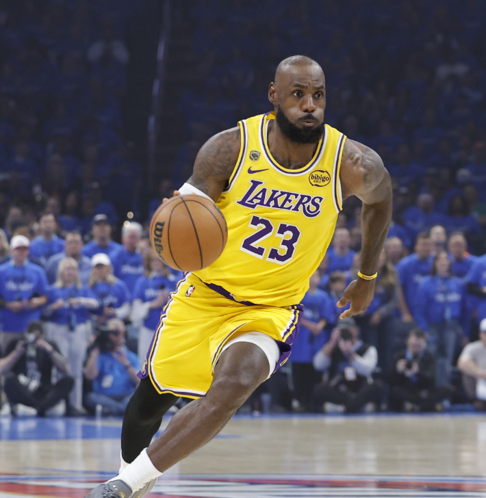 NBA季后赛次轮G4，湖人110-115不敌雷霆，大比分0-4被横扫。赛后湖人自