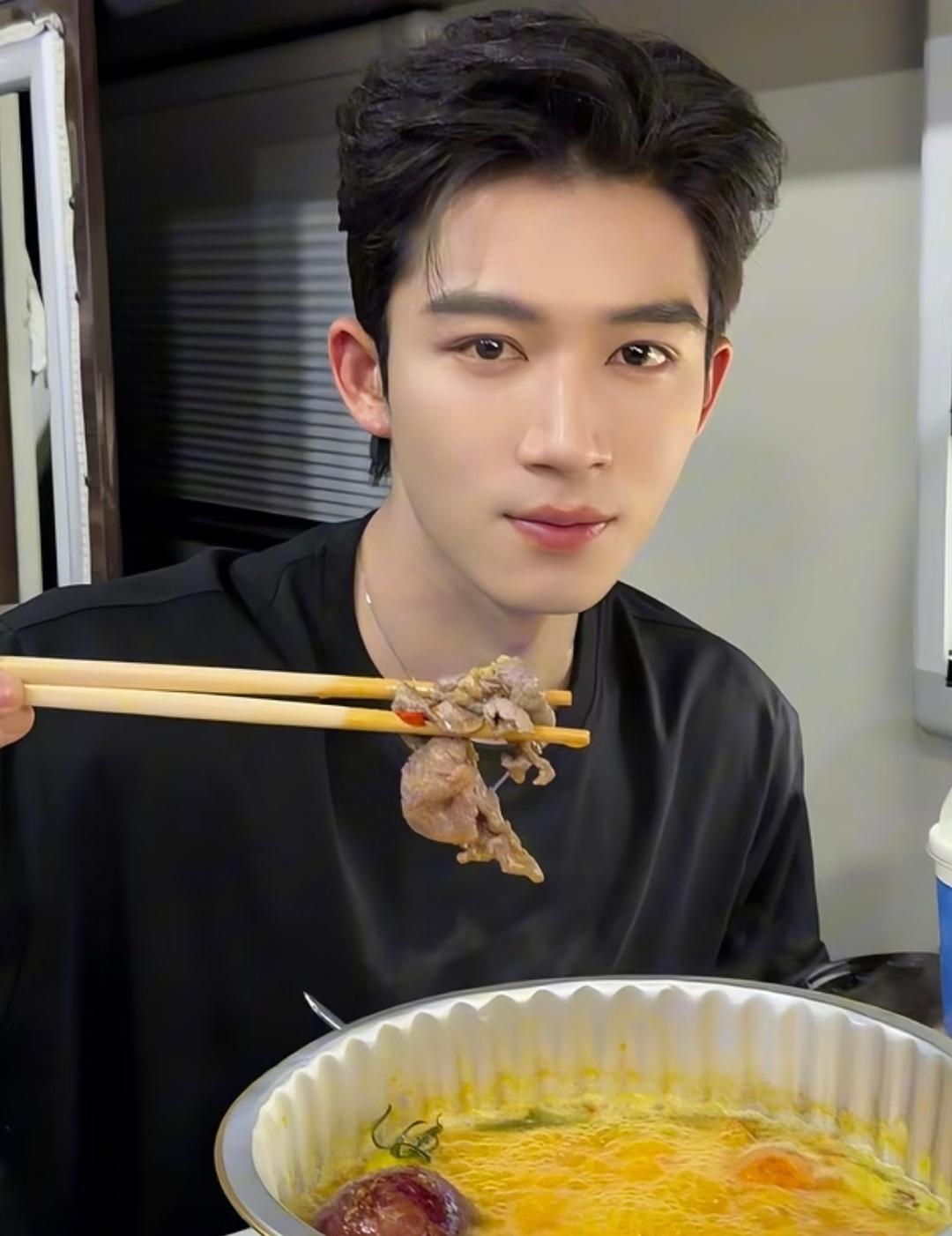 “消失的时候在忙着变🐷”

王星越 ​​​