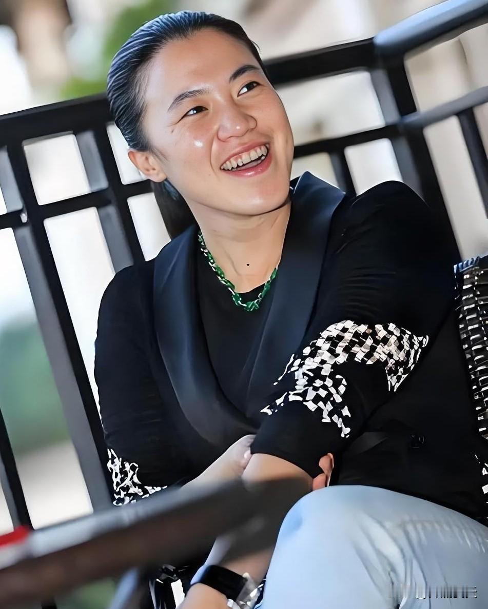 王楠厉害了，重回职业赛道，不过是以省队主教练的身份。
这可是大新闻。
大满贯得主