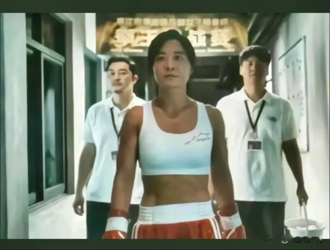 我预测，明天大年初一，贾玲的《热辣滚烫》一定会大卖，因为贾玲暴瘦100斤就是一大