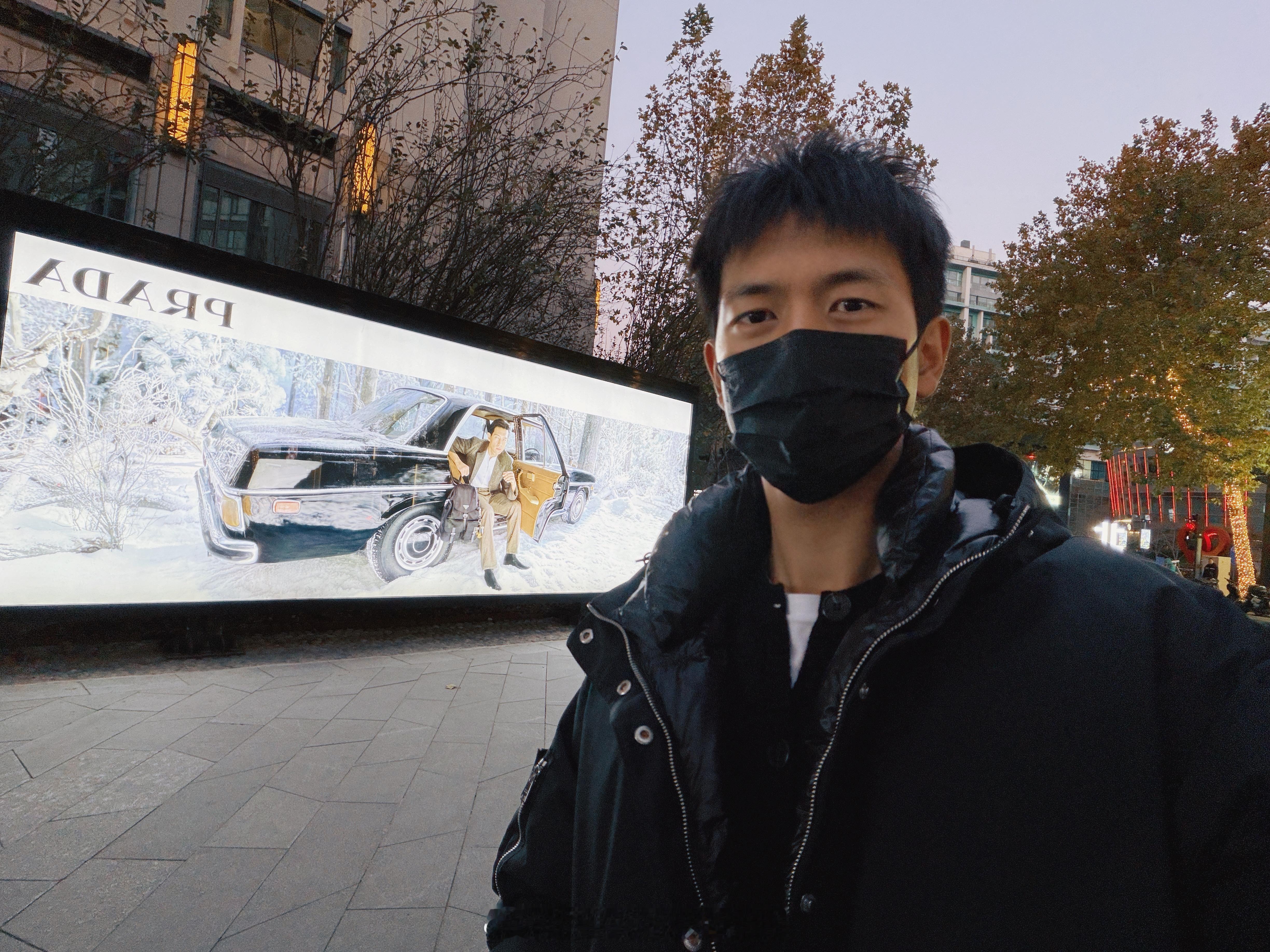 李现晒和自己prada地广的合影很合格的普拉达代言人了