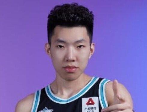 场上缺少定海神针，男篮后场调度显露短板
 
现阶段的中国男篮在比赛当中，最直观的