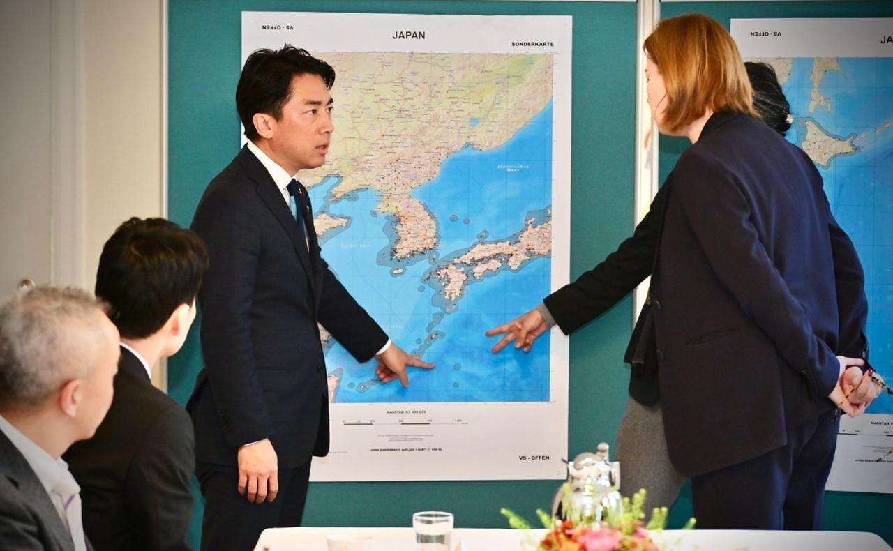 被中国战机欺负，日本防相找德大使诉苦，想组建战败国联盟？
 
前两天，德国外长瓦