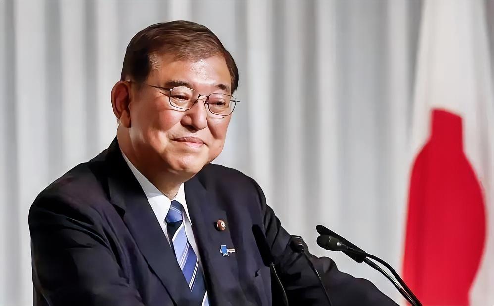 麻生太郎与石破茂的权力博弈，犹如日本政坛的"千年杀"——看似招招致命，实则暗藏派