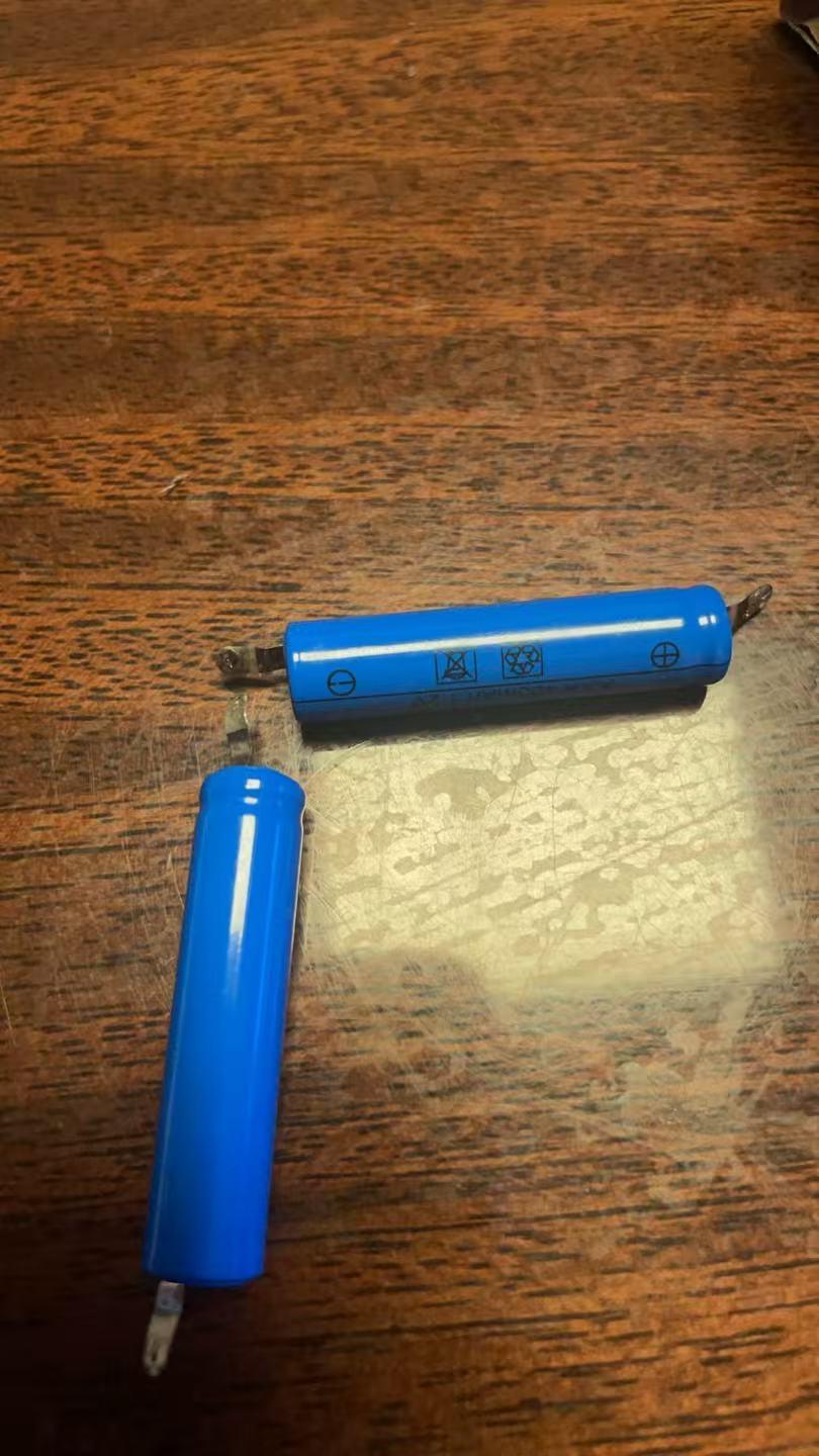前几天发现备用的剃须刀蓄电池不能储电了。

随手搜一下发现还有专门卖电池配件的，