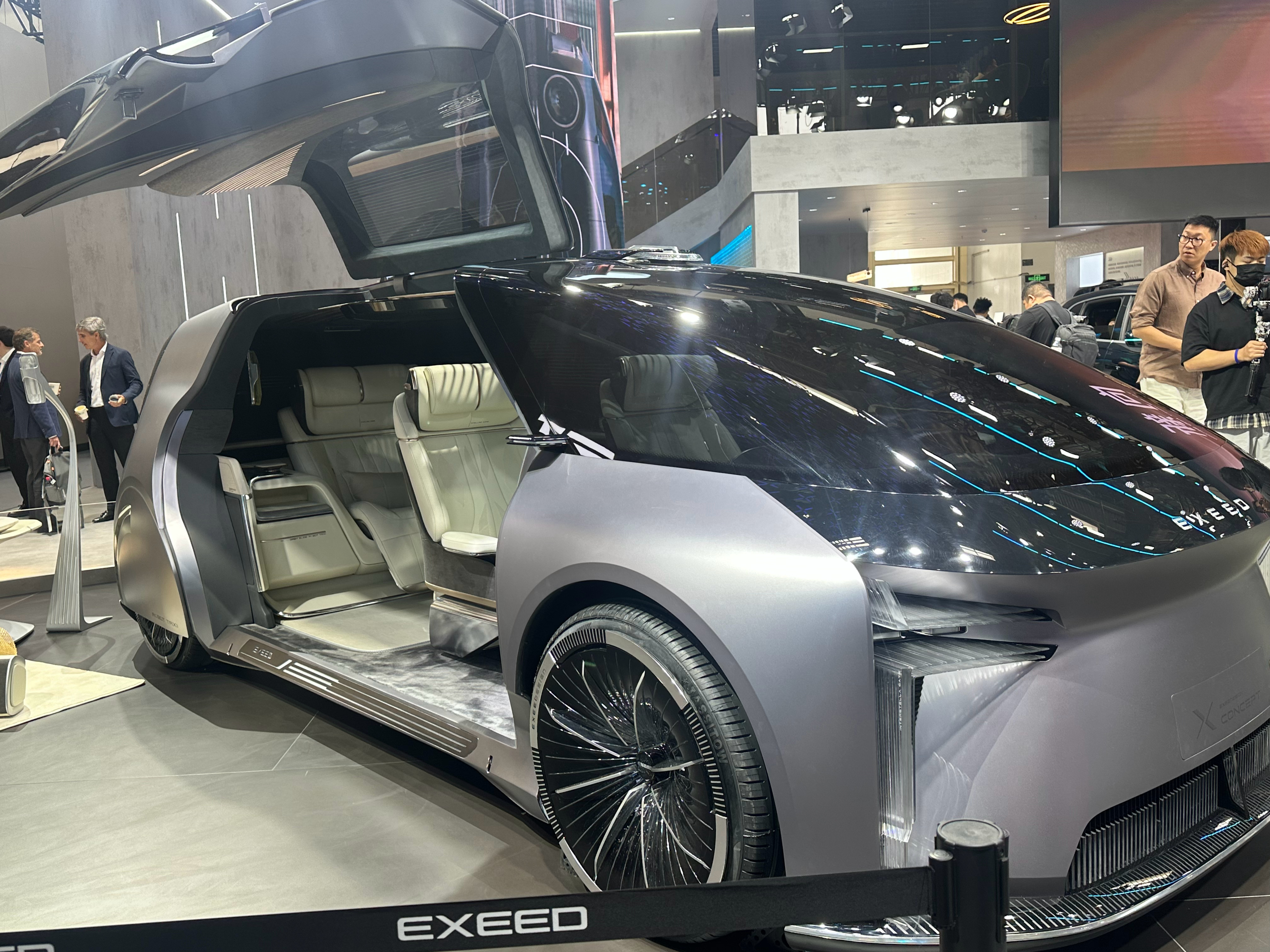 打卡北京国际车展现场，布展现场特别多的“小心机”：小马宝莉联名的【比亚迪元plu