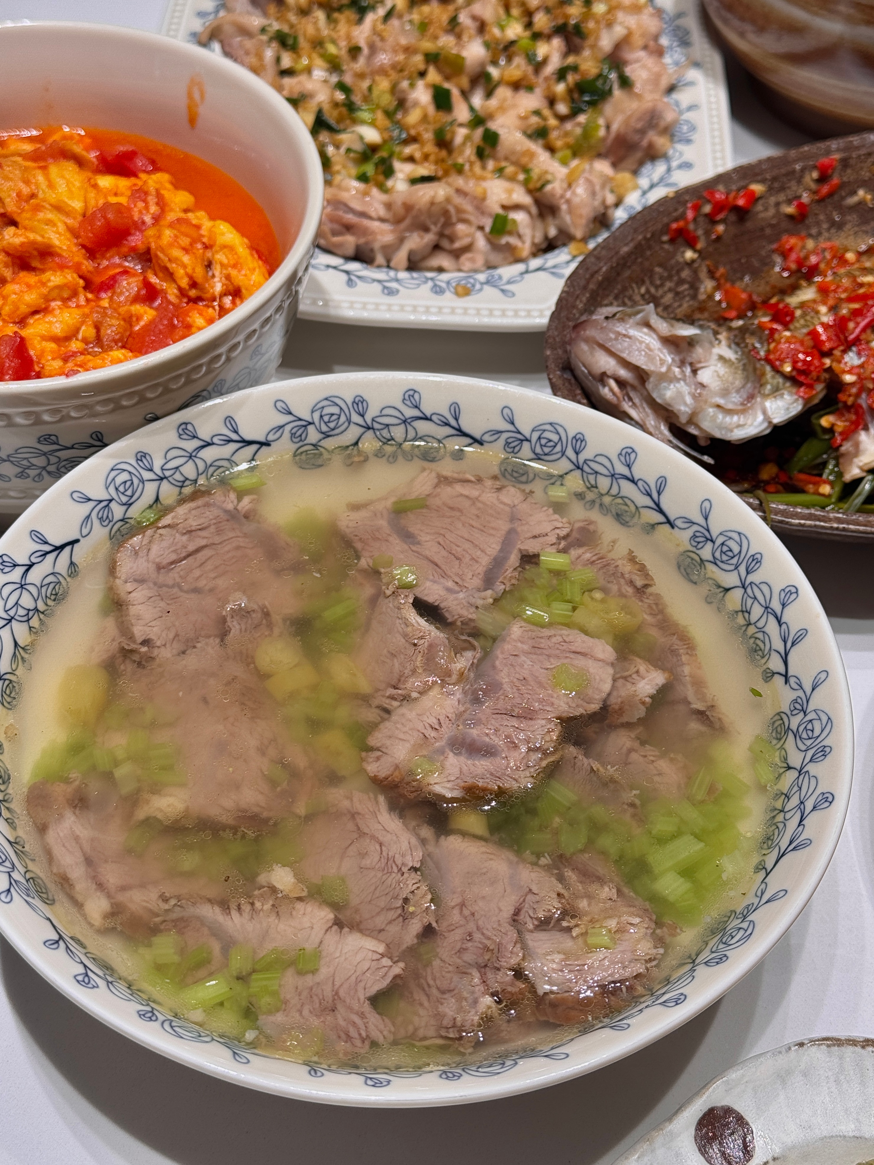 本月的一人一菜活动也好丰盛。大家的厨艺越来越好了哈哈哈哈，很难想象我们可以做一桌
