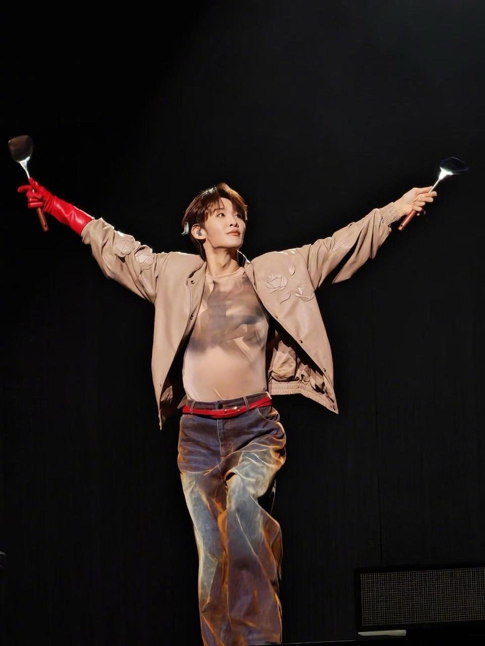 论整活，只服王赫野！一个人就是一支队伍，唱歌、跳舞、杂技、小品全包圆了！今天又是