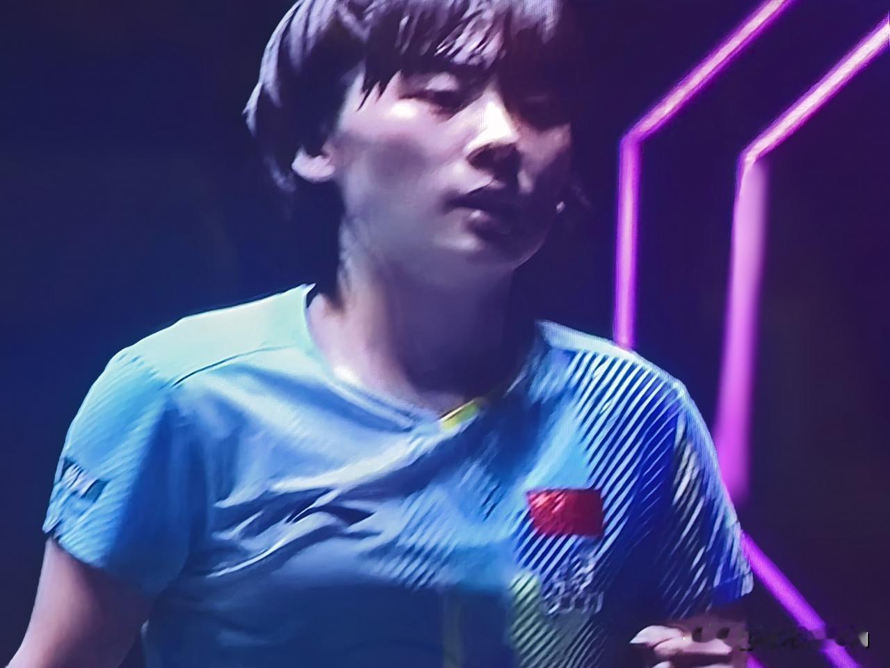 陈熠突破削球魔咒，4:0大胜韩莹。其意义远大于一场分站赛四强。
人常说“打顶级削