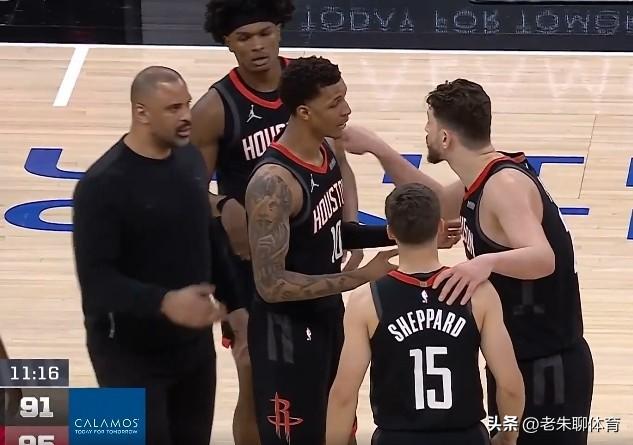 大号三双！这场球输的总不能怪申京了吧？
今天火箭队和公牛队的比赛结果只差 分，但