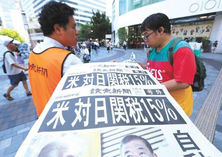美：老弟呀！我琢磨出个事。
英：大哥！啥事？

美：只要不碰熊猫，别人都好办。