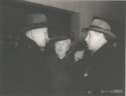1951年4月13日，张闻天离京赴苏联就任我驻苏大使。同前来送行的苏联驻华大使罗