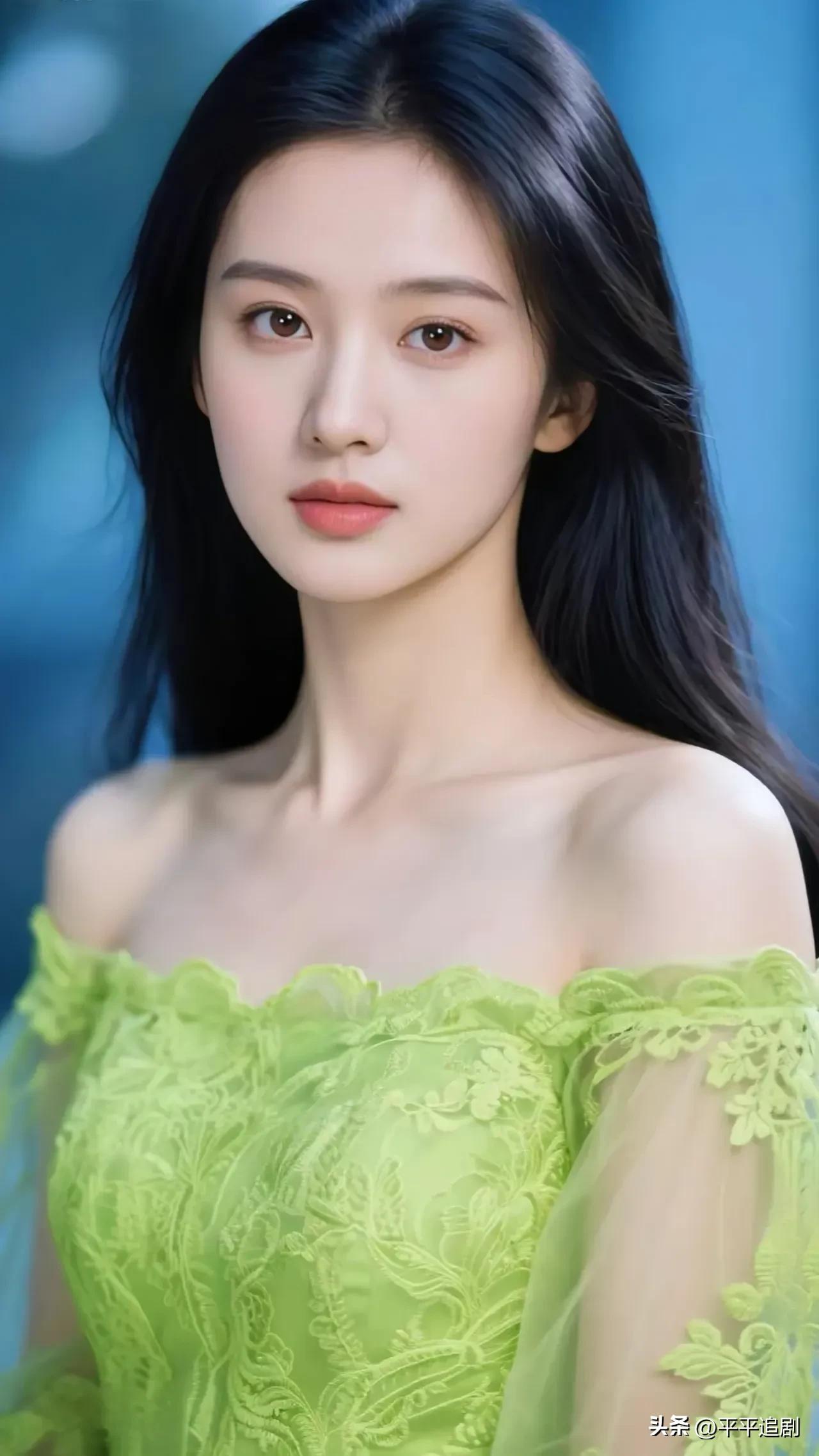 青柠色的纱裙轻裹着温柔，蕾丝花纹在风里舒展成诗。黑发如瀑，眉眼间是藏不住的清冽与
