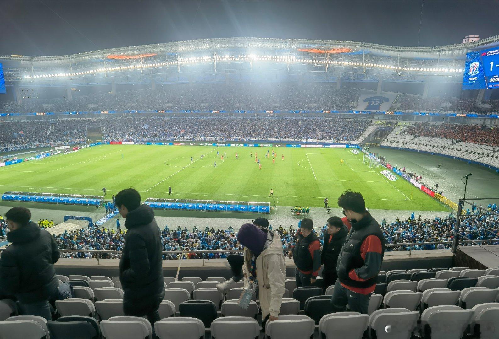 这球海港只输一个算很不错了，史上最弱实力，一夜回到2013第一次踢德比的实力。希