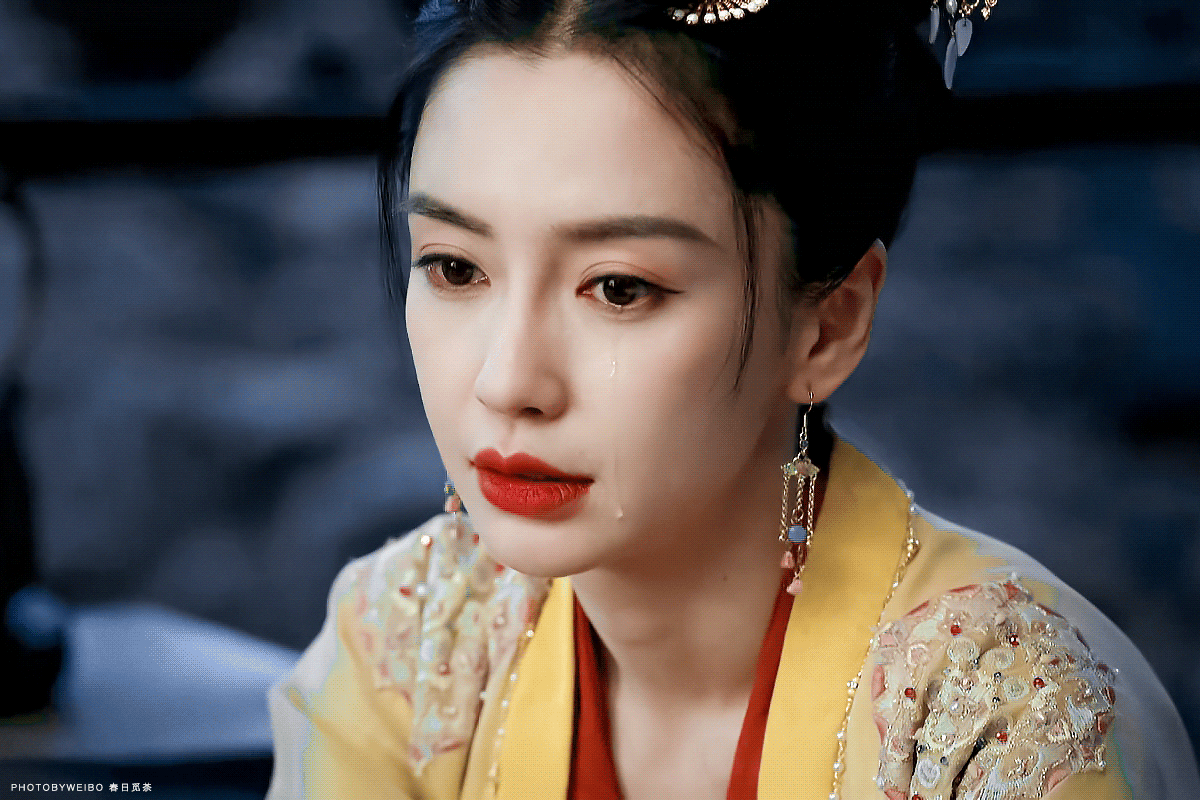 甜仇说Angelababy鱼尾纹很深嘴也大吧？ 