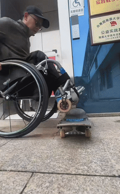 大哥，我冒昧问一下，你这么好的技术，怎么坐轮椅了呢？
