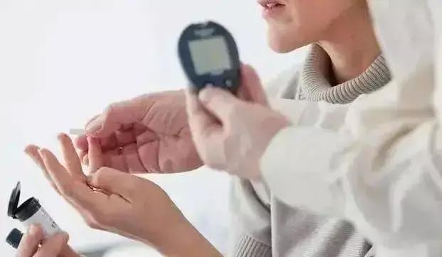 虽然洋葱挺好的，但是吃多了肚子会痛，跟肖先生似的，吃完之后胃里超级难受。

哥们