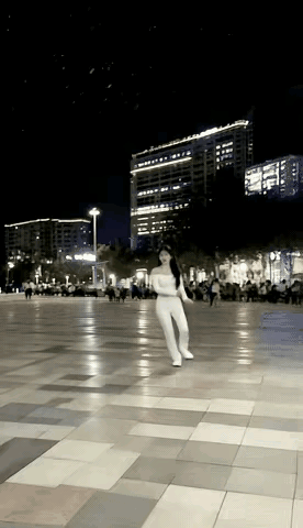 谁说不如男，这个女子可厉害了，超越绝大多数男性，这得练多久才能行，还得从小就练。