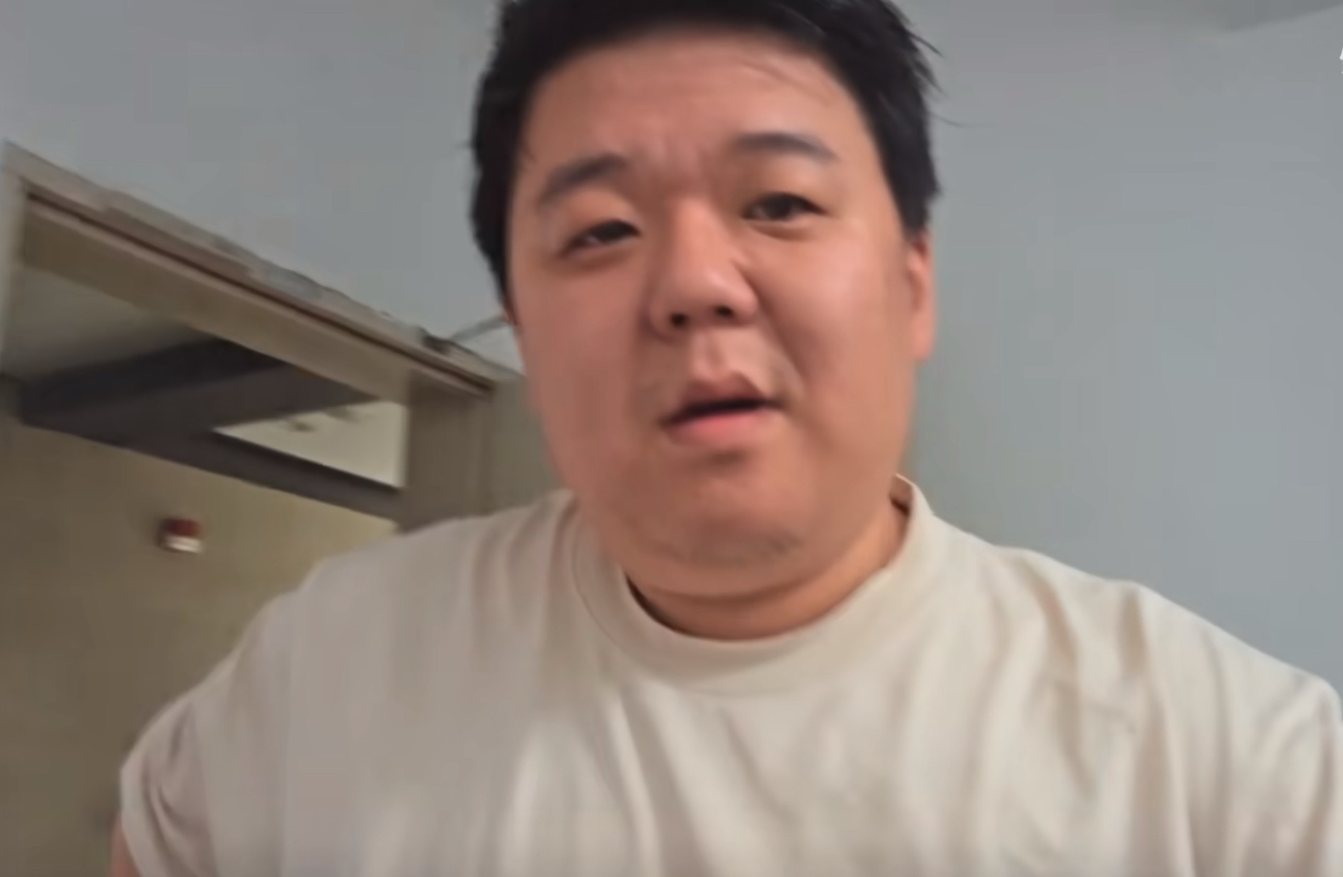 为了迎接马上的团播都拼了，雕哥深夜健身房，老陈爬楼健身，甲哥疯狂锻炼，孙正也是健