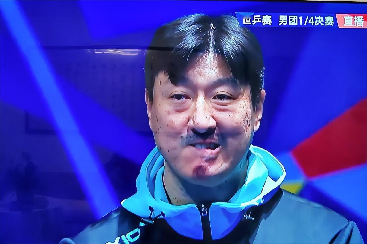 中韩男乒争夺四强大战，两国乒协担任要职的所有大腕都来了，国乒这边有马龙、许昕、王
