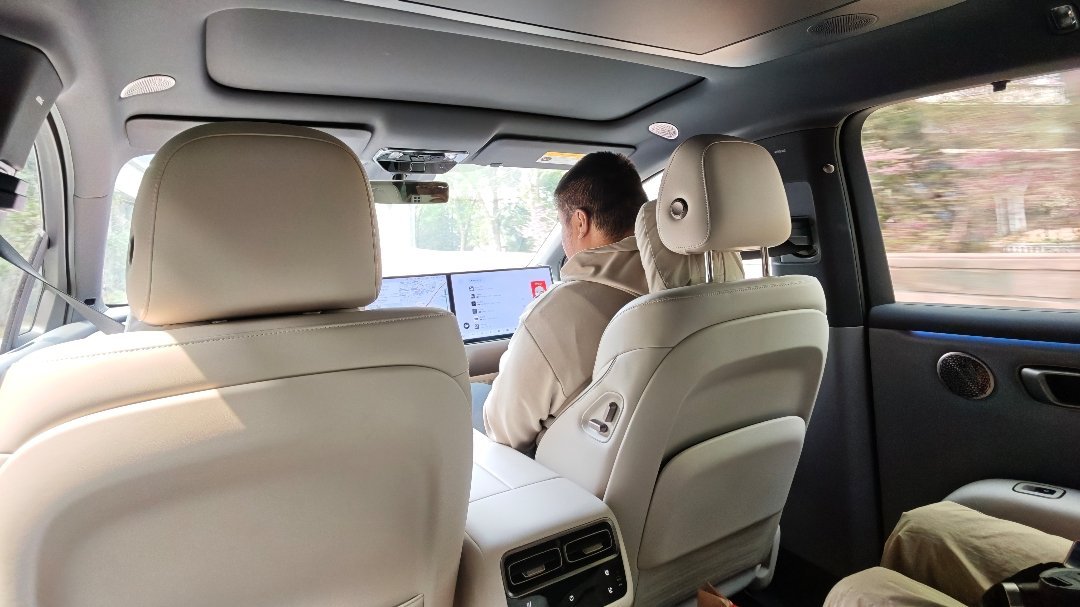 虽然马上还有很多新品，虽然我最近累的半死，但说好的团建不能鸽。草原，出发！ 