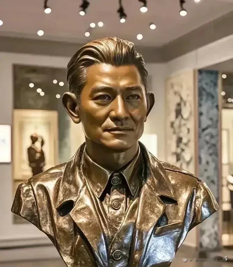 实话实说，真的感觉杨志刚比刘德华还更有魅力，看那个铜像就知道他那时候多年轻。比现