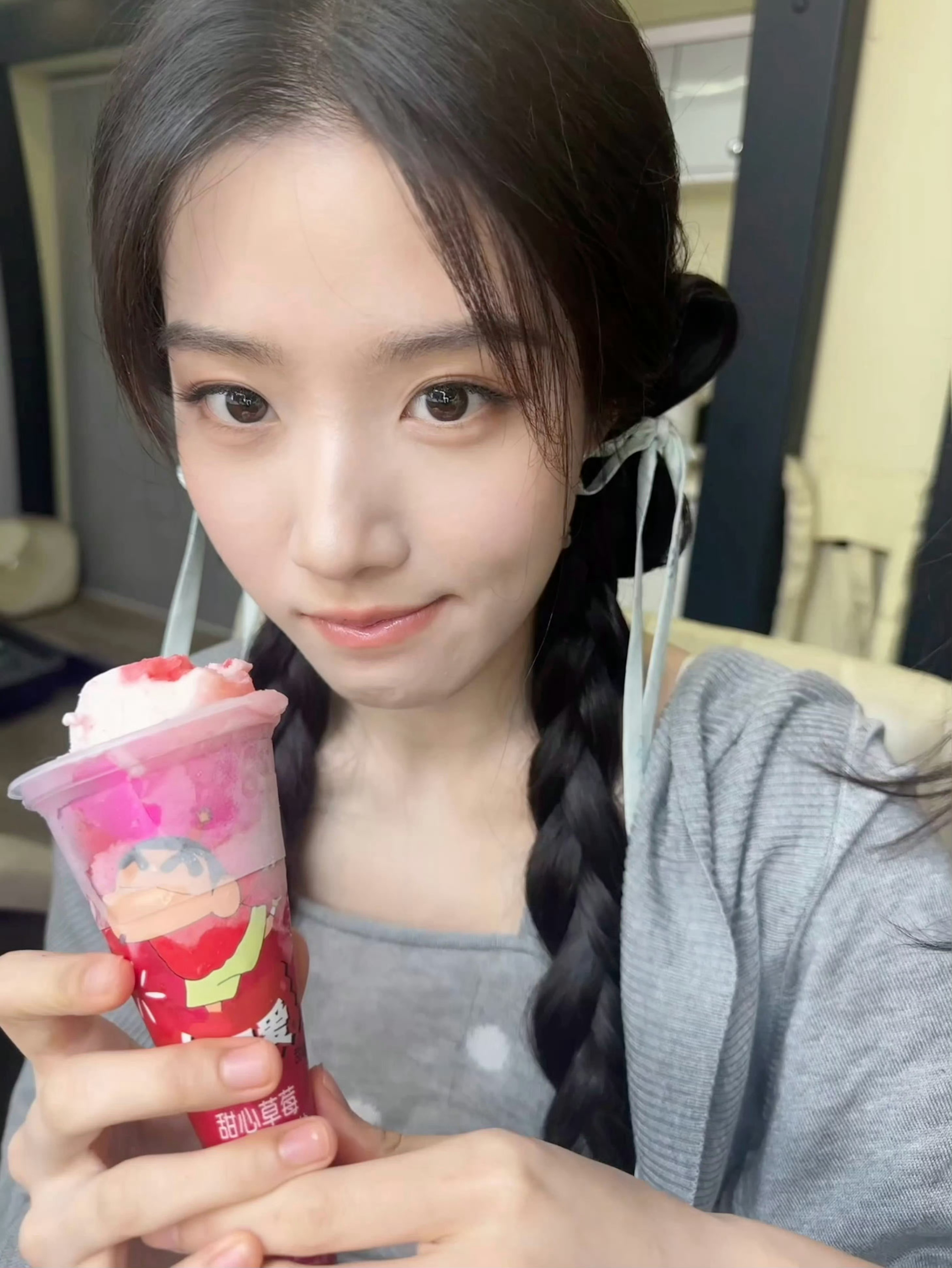 卢昱晓吃冰淇淋卢昱晓100%可爱卢昱晓100%可爱，萌呀，蛙趣爱了 