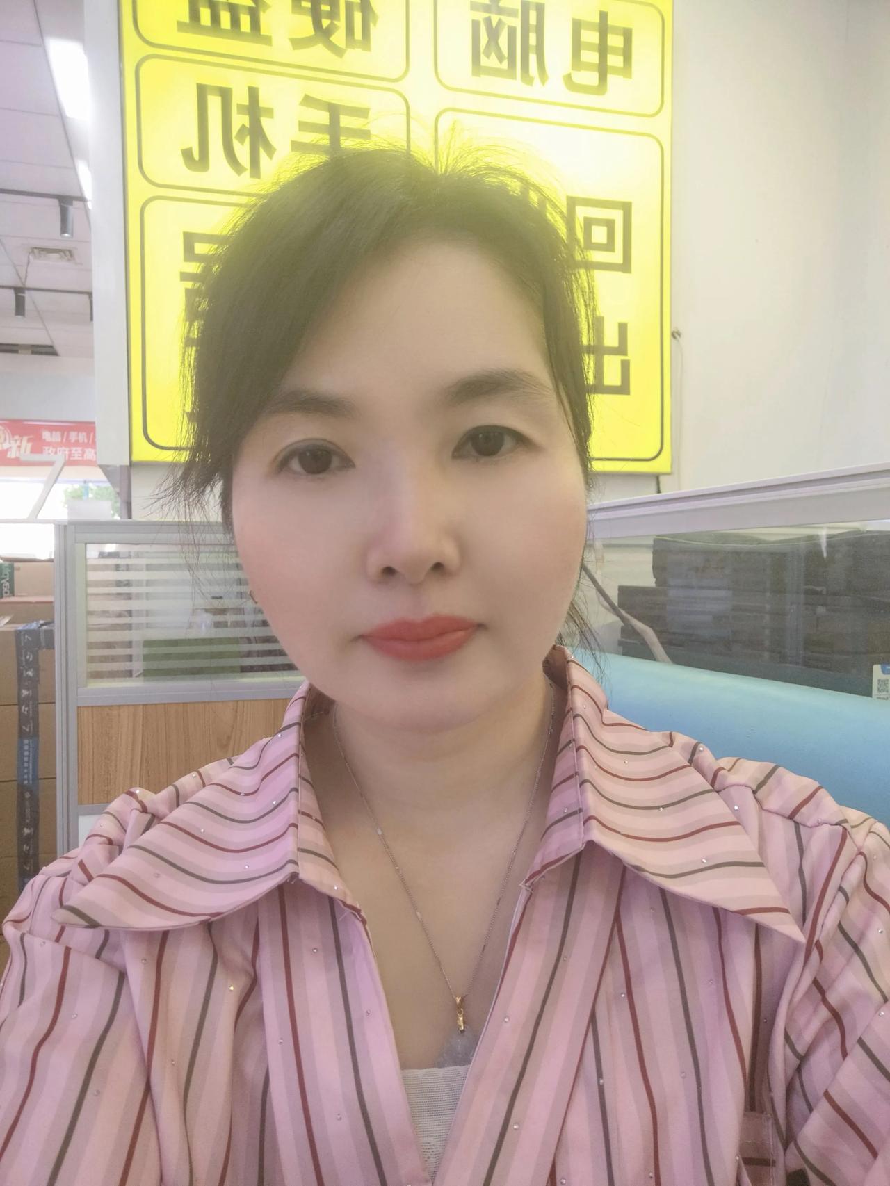 转我们店铺的年轻夫妻打算做糖水，来谈合同的时候听说我以前开奶茶店的，就多聊了几句