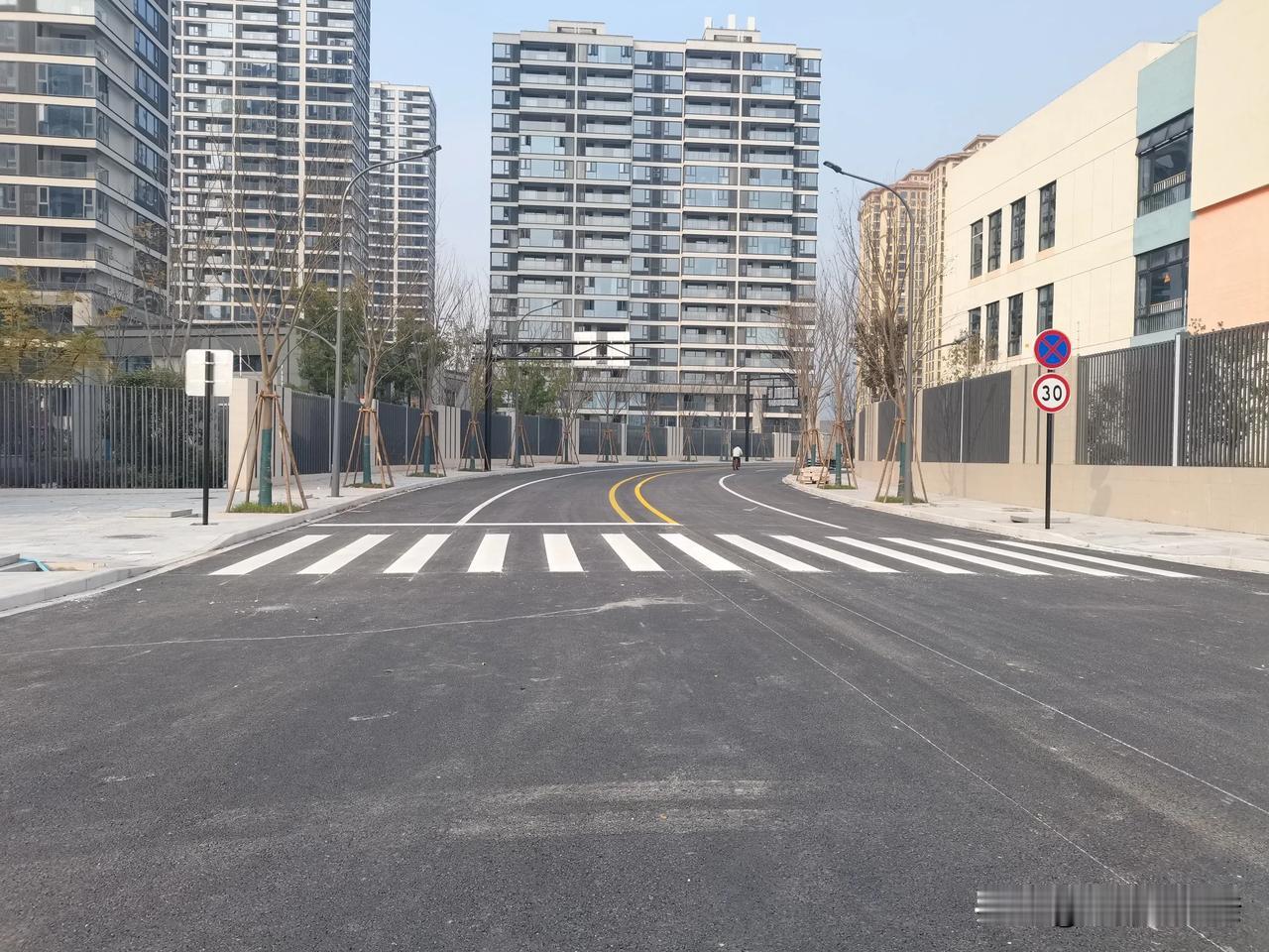 不少人觉得东阳市横店镇城市基建非常好，包括我自己，当然这一次五一去义乌市义亭镇游