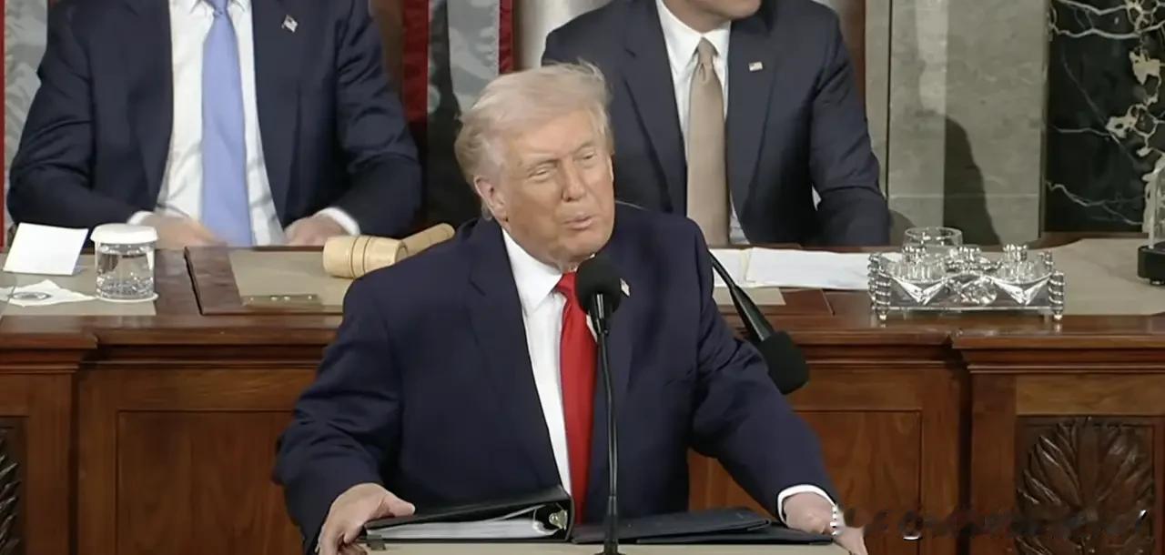 当地时间2月24日晚，特朗普在国会发表了2026年国情咨文演说。


这场演说可