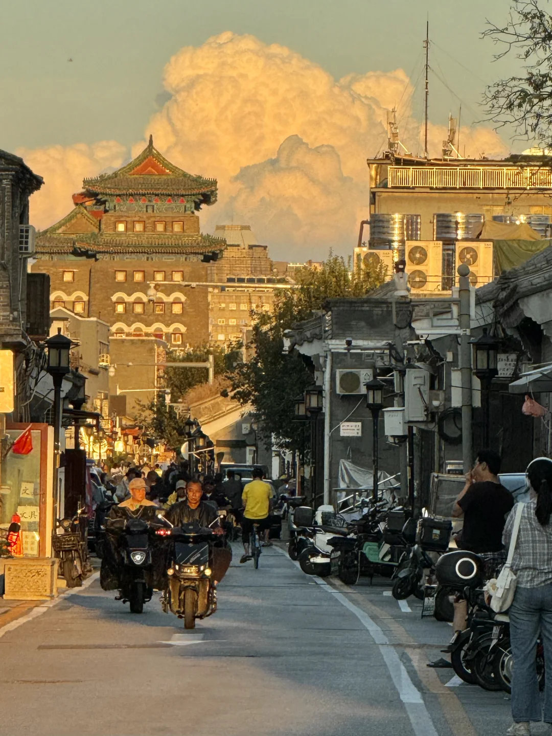 9.25初秋北京天空又开挂！胡同惊现漫画云☁️