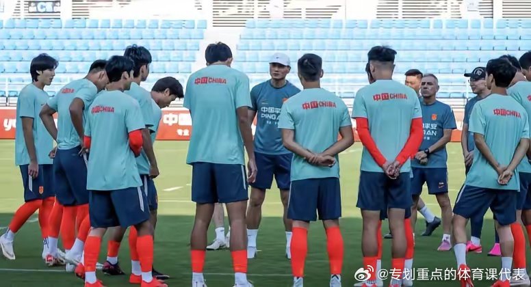 上半场0-0马尔代夫，国足的问题并不在某一两个人身上。亚运会抽调让球队成了临时拼