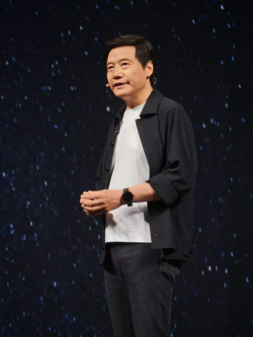 【小米17Max续航是iPhone两倍】5月21日，在小米人车家全生态新品发布会