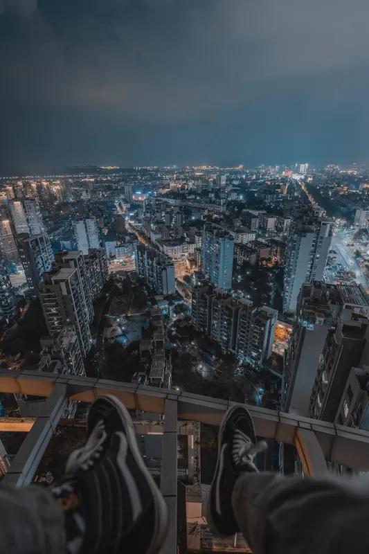 人往高处走,高处有什么? 人往高处走，高处有啥呢？高处有更开阔的眼界。在低谷时，