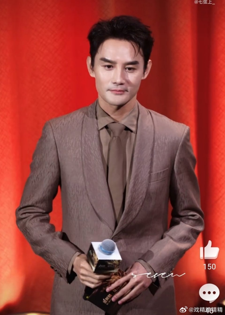 王凯金树林盛典主持人生图依然帅得让人心动啊，为什么没有作品提名当上主持人了？