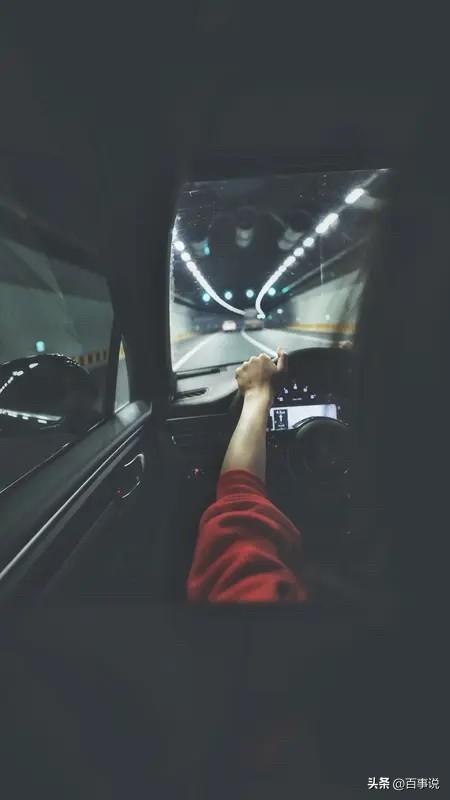 上班久了你会发现，
厉害的领导，
从来不会批评员工。
不批评，只指出问题，对事不