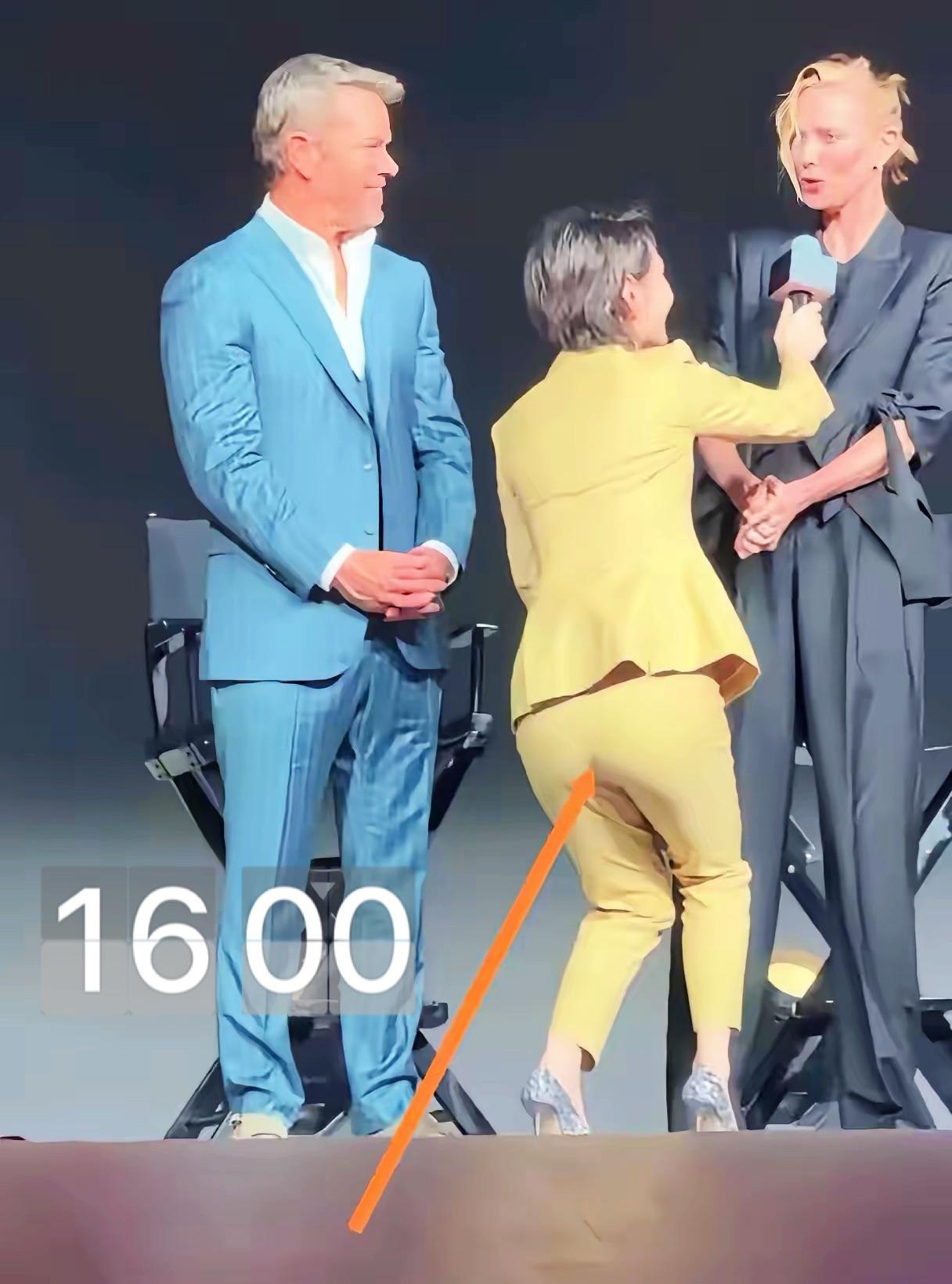 上海卫视主持人陈璇在《奥德赛》中国首映礼上全程半蹲采访，姿态卑微到令人不适。明明