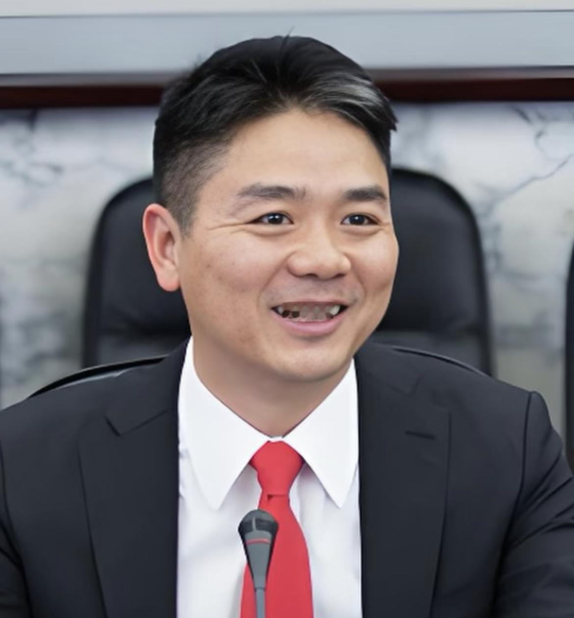 刘强东送乡亲年货这件事，

最让人动容的不是刘强东为此每年拿出上千万，

也不是