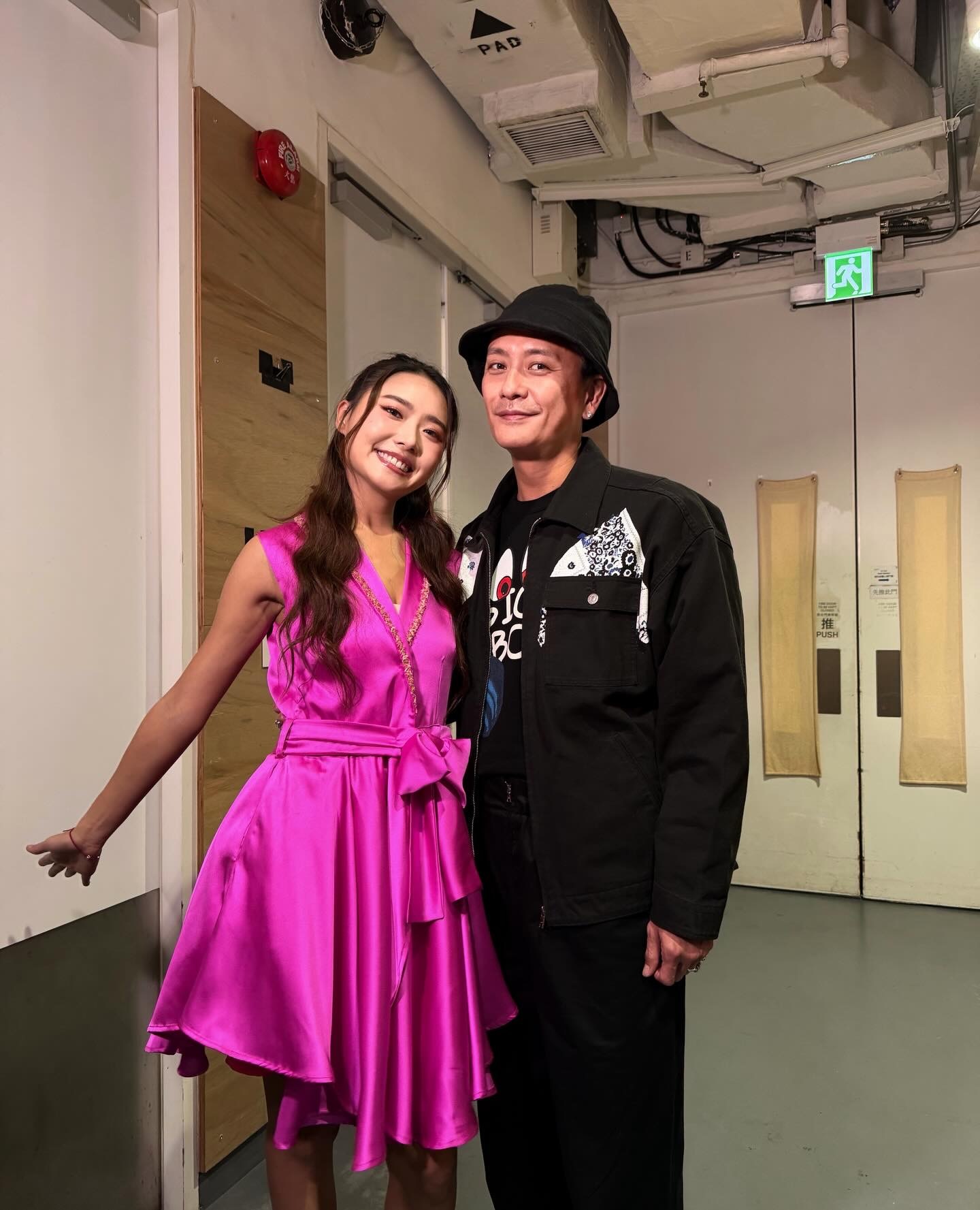 黄宗泽捧场戴祖仪舞台剧 