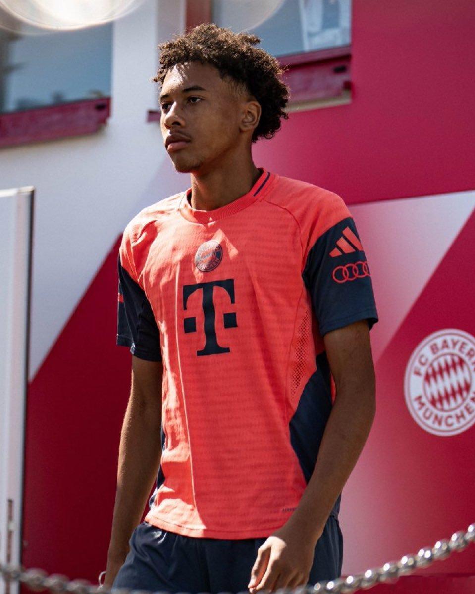 🚨🚨🚨拜仁慕尼黑足球俱樂部確認：天才中衛卡西亞諾·基亞拉已成功接受腳踝手術