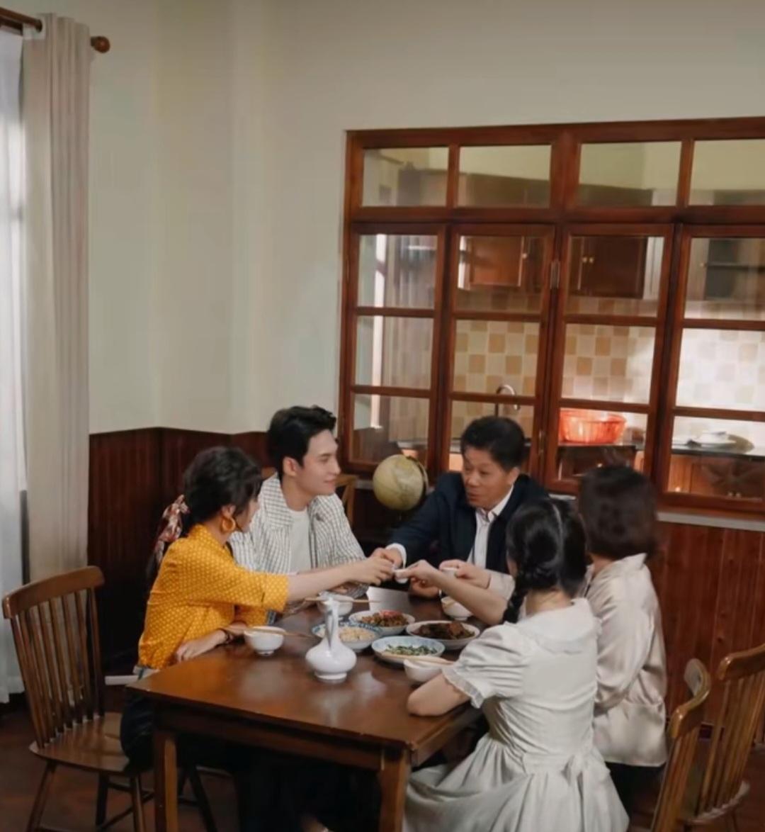 短剧就是个快销式的商品，看完了就算了。

目前为止，我看了二三十部短剧了吧，可能