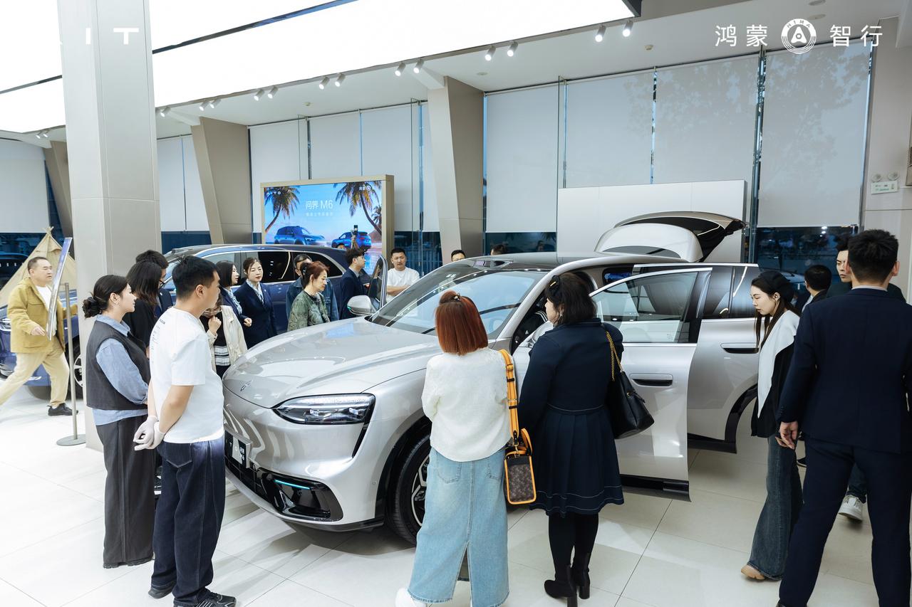 问界M6上市后的热度，从门店客流和大定数据就能看出来。它能快速走量，靠的不是某个