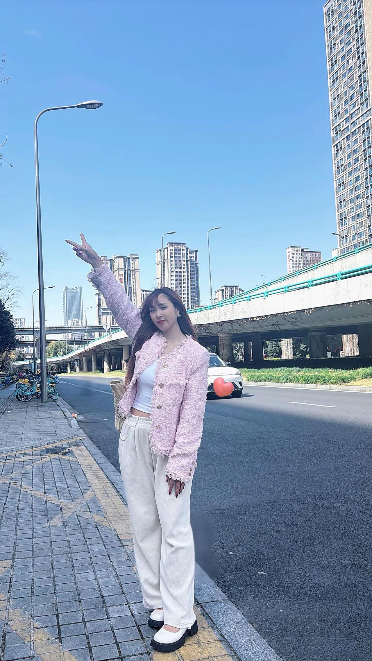 人到中年，允许自己偶尔不自律，但不允许自己放弃。变好不一定要很漂亮，但一定要很快