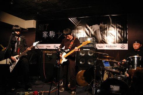 每年 