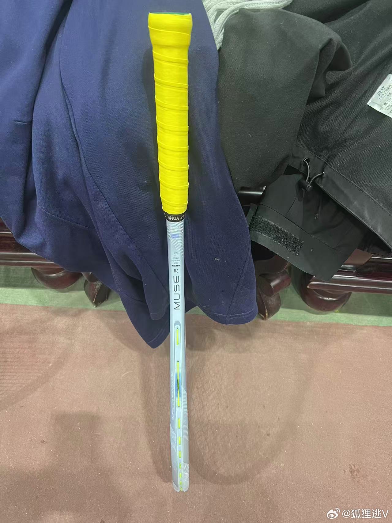 结束今日第一练。本来只是让“北航弗里茨”张总随便试打一下muse网球拍 然后谈谈