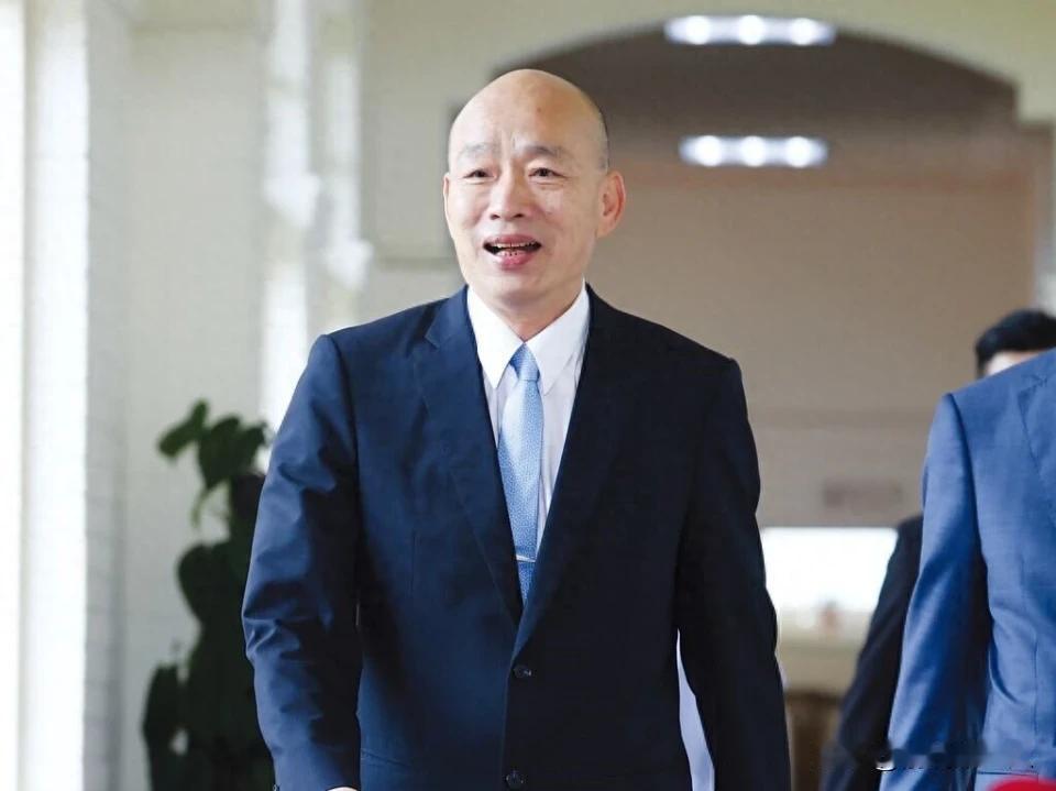 韩国瑜的狐狸尾巴彻底露出来了！跑到英国议会狂妄叫嚣绝不投降，妄想靠拉拢外部势力抗